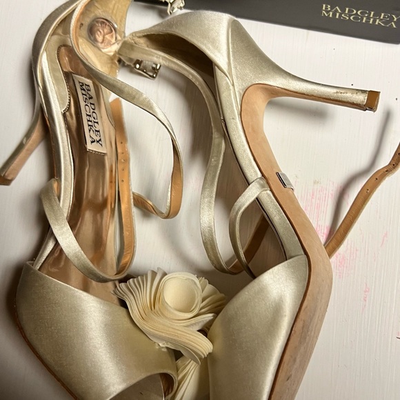 Badgely Mishka ivory floral wedding shoes - Picture 3 of 3